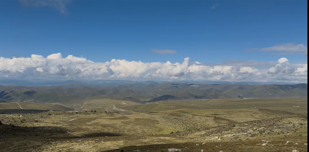 A sea of clouds seen from a high mountain pass